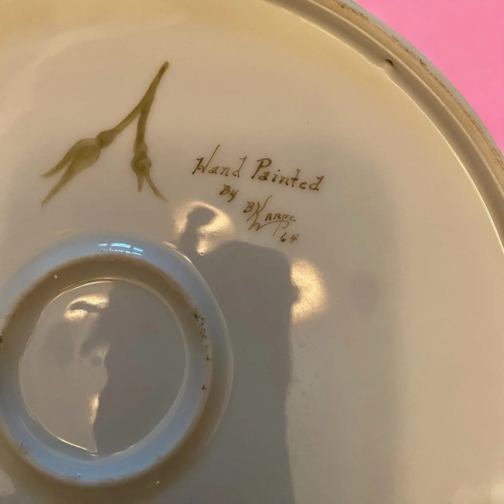 🌸 Signed Vintage 1964 Hand-Painted Floral Decorative Plate 🌸